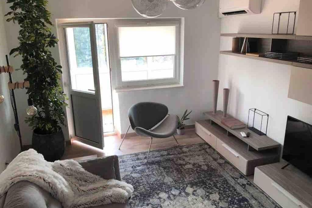 Downtown Chic Apartman Jászvásár Kültér fotó