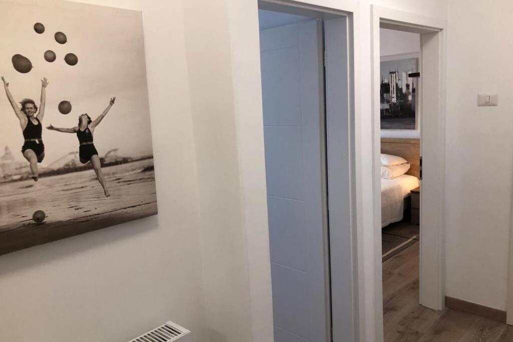 Downtown Chic Apartman Jászvásár Kültér fotó