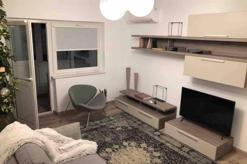 Downtown Chic Apartman Jászvásár Kültér fotó